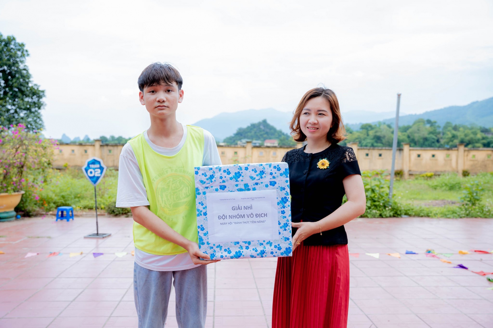 Vinh danh đội nhóm