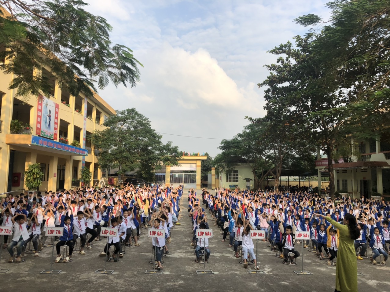 Sáng ngày31/10/2022, Trung tâm phát triển tài năng Superkids Việt Nam phối hợp với Trường TH & THCS Mỹ Hòa huyện Tân Lạc tổ chức Chuyên đề Kỹ năng sống:" Văn hóa ứng xử học đường" cho học sinh khối TH & THCS. Trân trọng cảm ơn quý Thầy cô tương tác cùng các bạn học sinh trong hoạt động tổ chức. Qua đó, học sinh có kỹ năng nhiều thể hiện hành vi văn hoá ứng xử lịch sự, quan tâm, chia sẻ với bạn bè, ba mẹ và thầy cô. Phát triển tình bạn đẹp và trong sáng. Trung tâm phát triển tài năng Superkids Việt Nam liên tục tuyển sinh Dành cho học sinh từ 3-18 tuổi. #Lớp_MC_nhí. #lớp_KNS_Đánh_thức_tiềm_năng. #Tổ_chức_tour_Du_lịch_trải_nghiệm #Giảng_dạy_chuyên_đề_Kỹ_năng_sống_tại_nhà_trường. Ngõ 445 Đường Hòa Bình, Phường Phương Lâm, TP Hòa Bình, Tỉnh Hòa Bình. Website: www.superkids.net.vn Liên hệ: E Thùy 0837785666