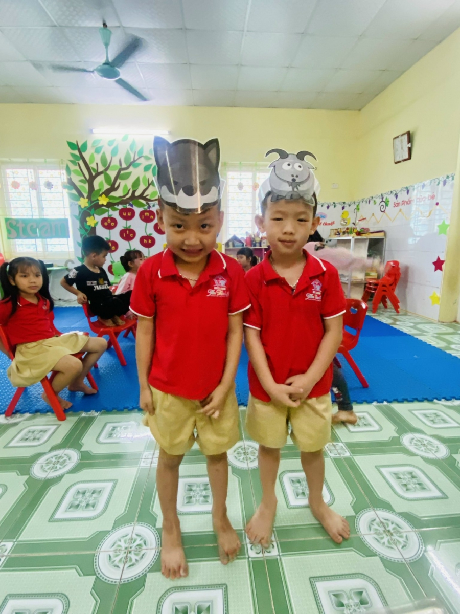 Những khoảnh khắc đáng yêu của các con khi được hóa thân vào các nhân vật trong câu chuyện.