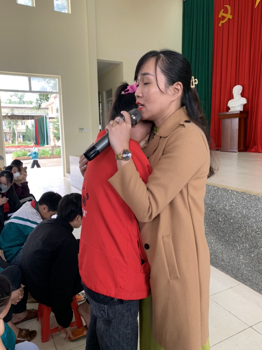 Học sinh xúc động trước những câu chuyện của diễn giả trong chuyên đề