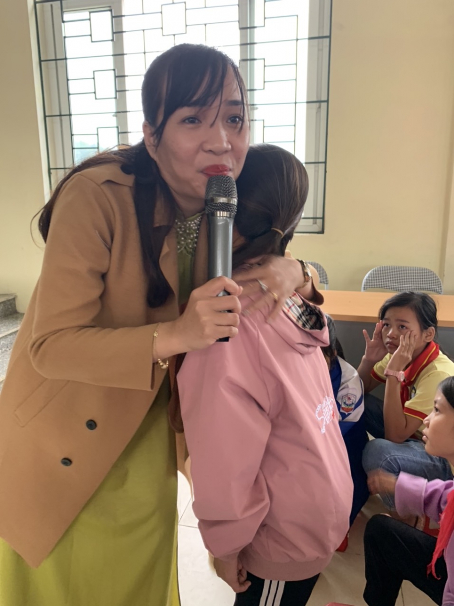 Học sinh chia sẻ những lời yêu thương dành cho cha mẹ tại chuyên đề