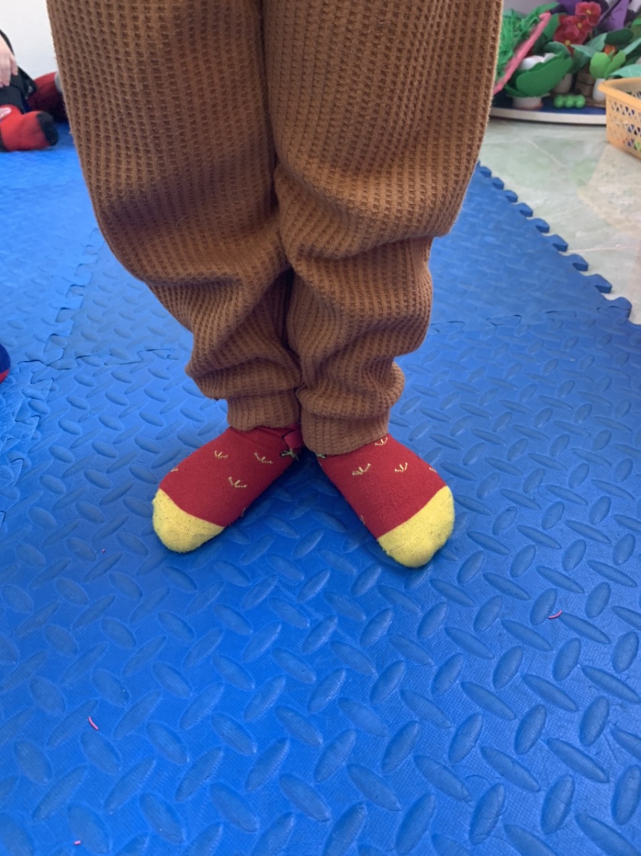 Tư thế hai chân hình chữ V khép kín( Đối với các bạn nữ)