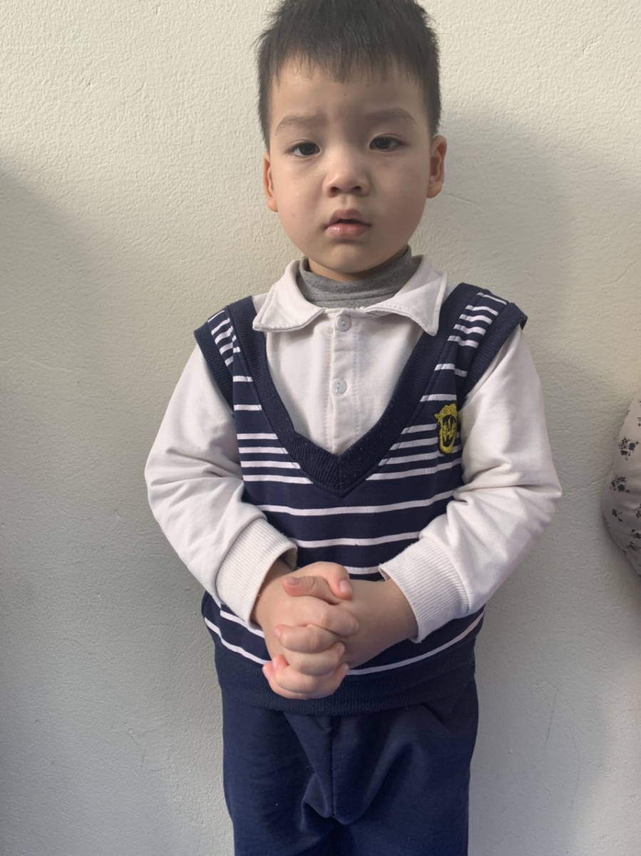 Hai tay đan vào nhau