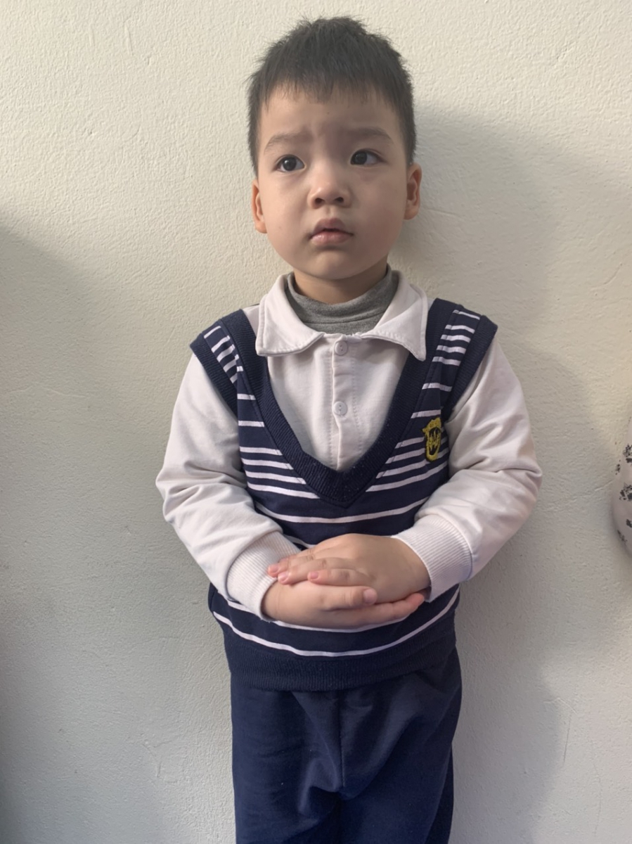 Tư thế đặt tay áp hai lòng bàn tay vào nhau.