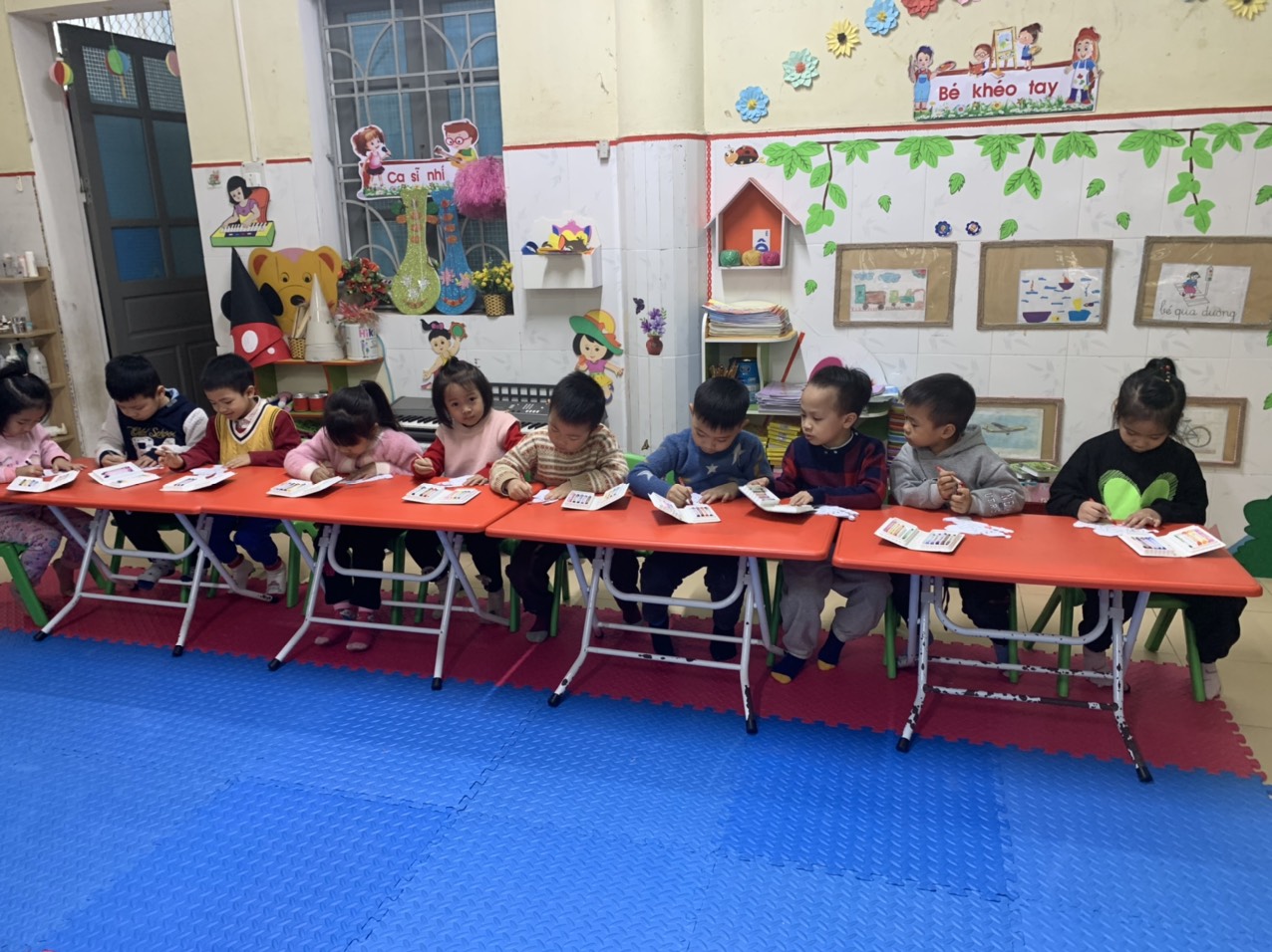 Tiết học hoạt động sản phẩm sáng tạo theo chủ đề Lễ giáng sinh năm 2022