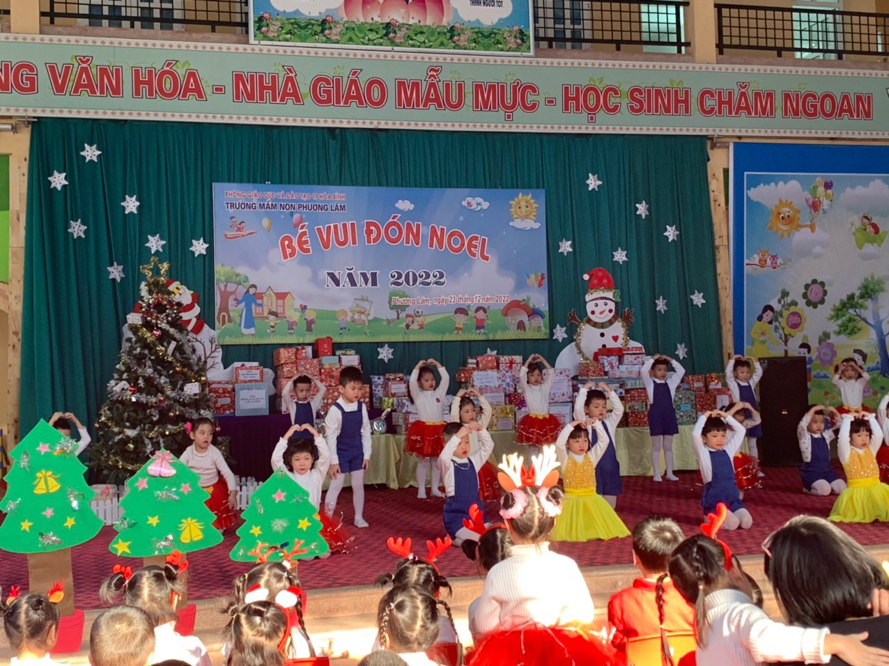 Chương trình bé vui Noel cùng các bé Trường mầm non Phương Lâm, tp. Hòa Bình