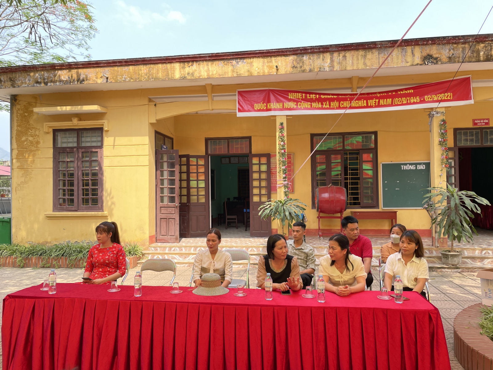 Thầy cô cùng các em học sinh cùng tham gia chuyên đề.