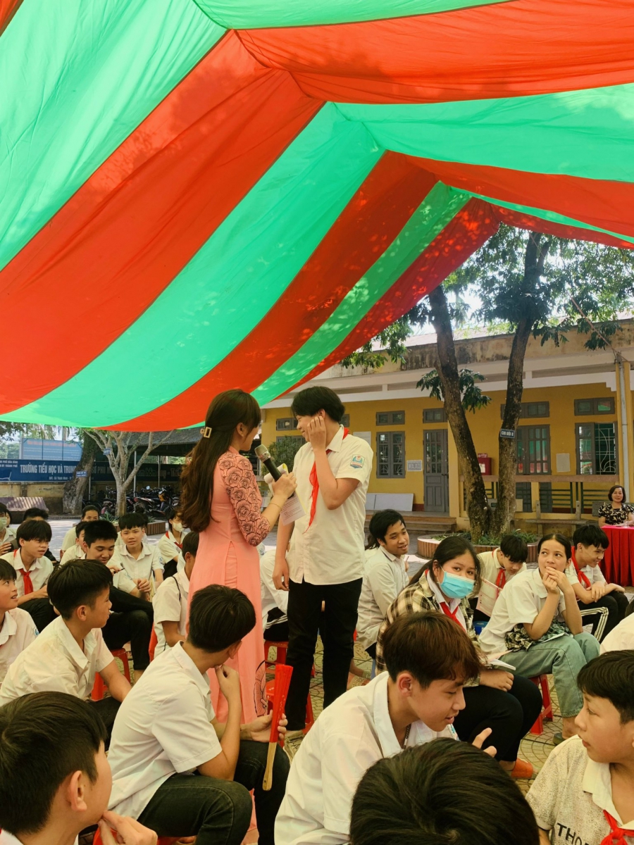 Cô giáo Thúy Ngần với những tình huống sinh động dành cho học sinh