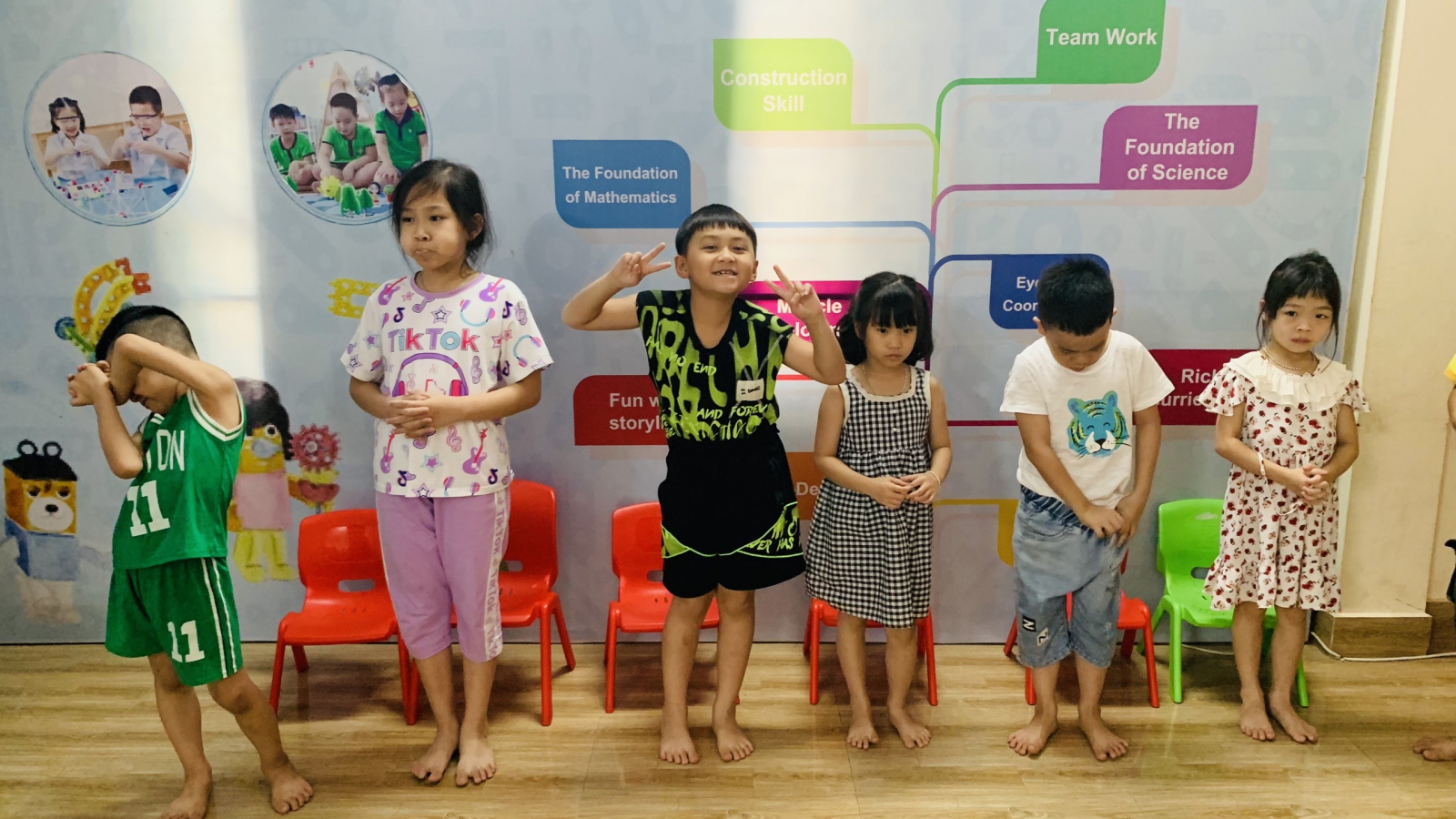 Học sinh với tiết học nhập môn MC nhí tài năng