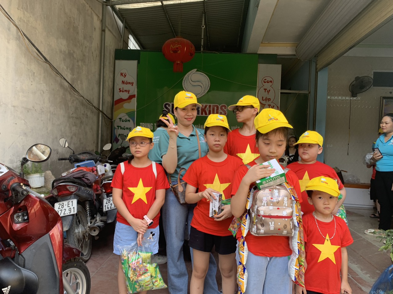 Hình ảnh các bạn nhỏ nhóm số 2.