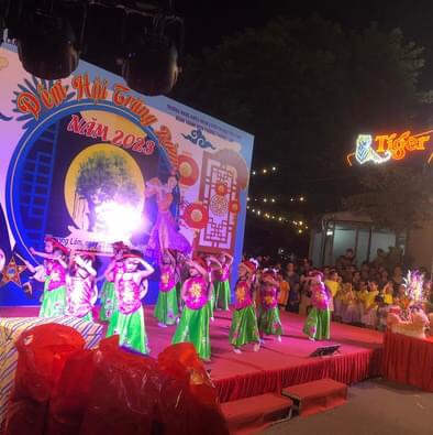 Chương trình văn nghệ do các em thiếu niên, nhi đồng trên địa bàn phường Phương Lâm biểu diễn.