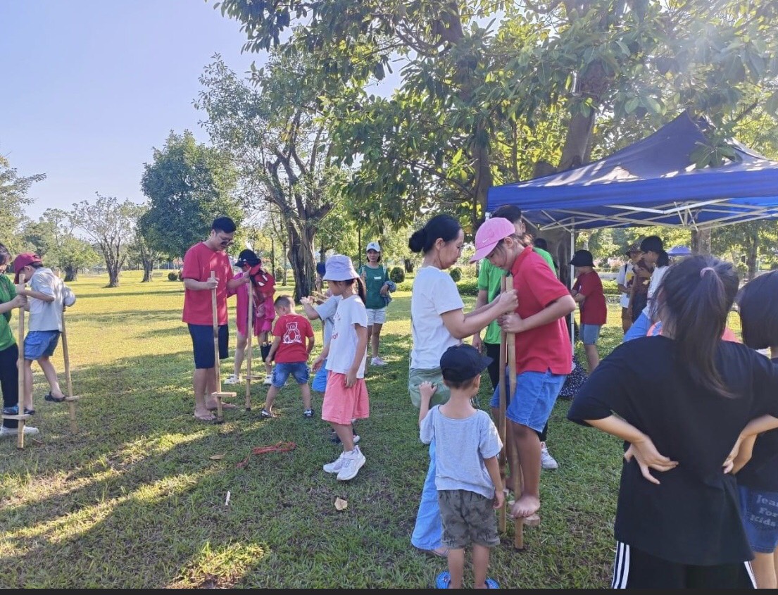 Tìm hiểu các trò chơi truyền thống như đi cà kheo