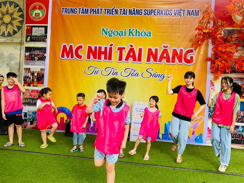 Hoạt động dã ngoại sau những giờ học của học sinh tại khóa MC nhí