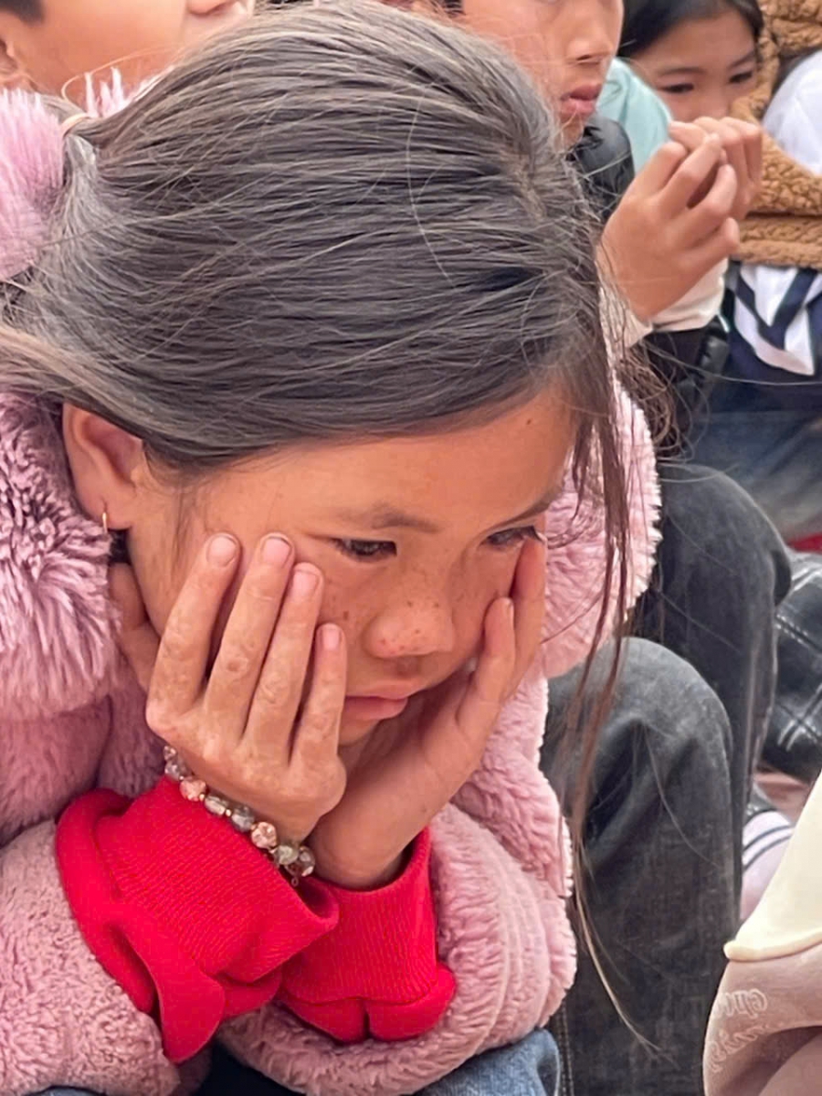 Một học sinh với cảm xúc sâu lắng suốt chương trình