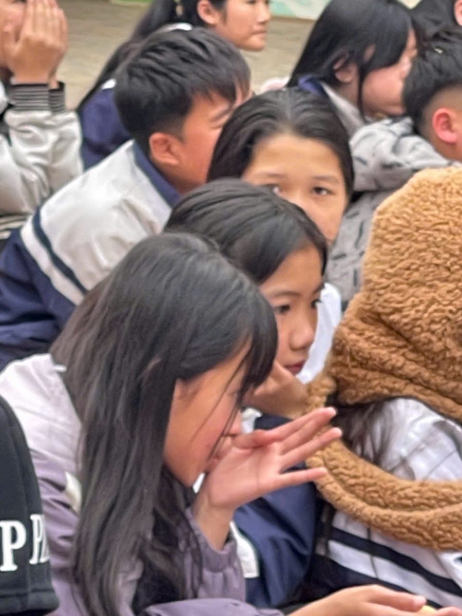 Học sinh xúc động khi nghe những câu chuyện chạm đến nỗi niềm yêu cha mẹ